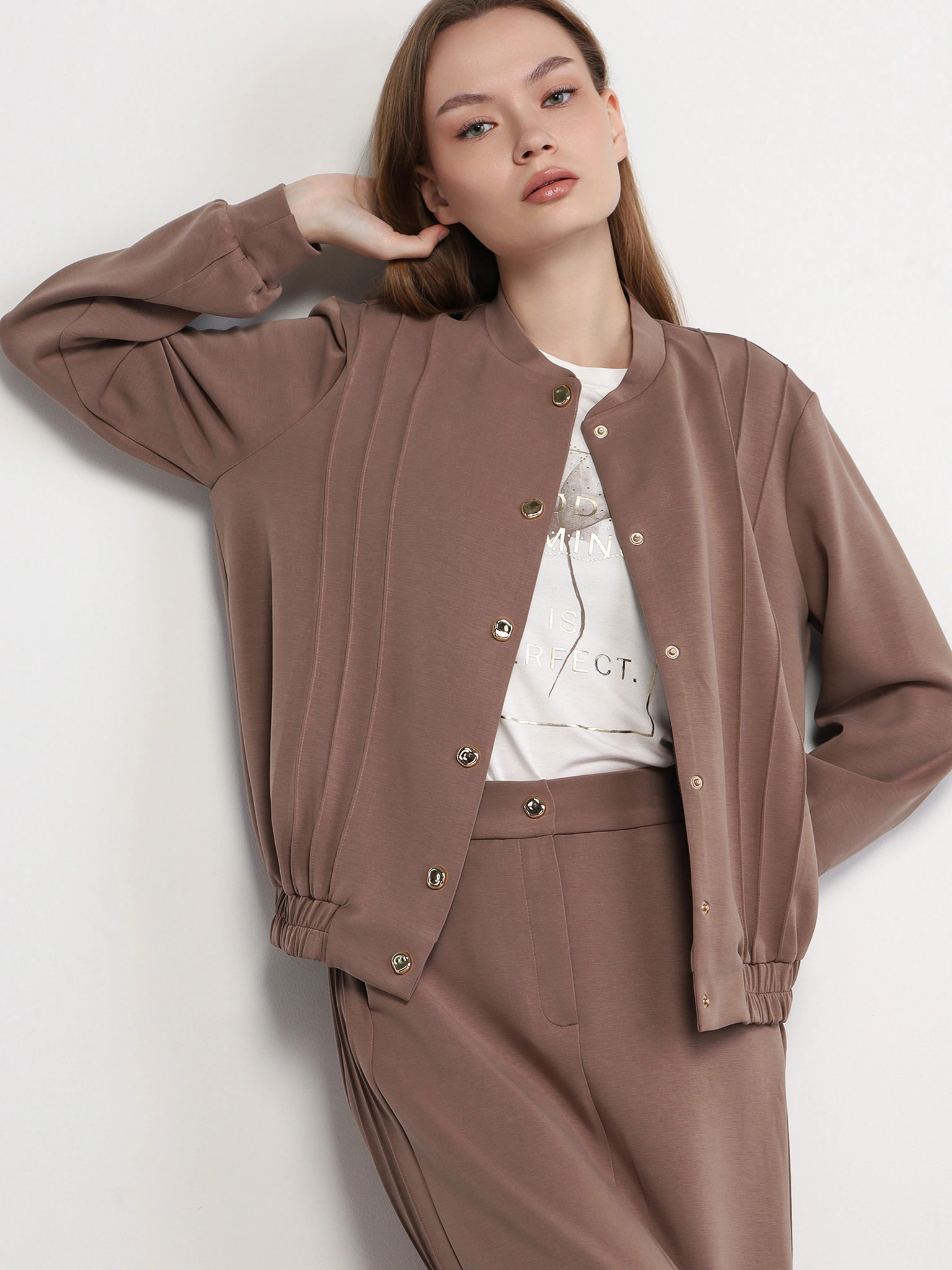 Жакет трикотажный бежевого цвета прямого кроя